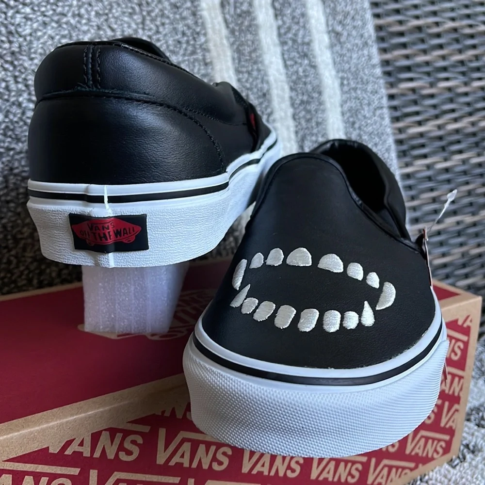 Vans Classic Slip-On Fangs Black/True White MENS - Picture 10 of 16